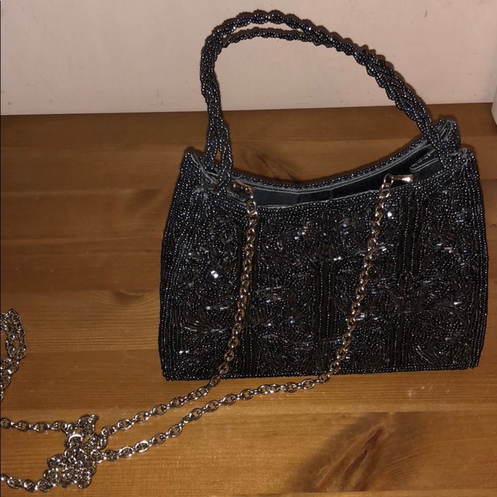Beaded evening bag with chain